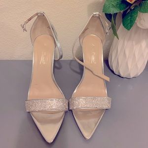 Dazzling pointed toe rhinestone pumps
